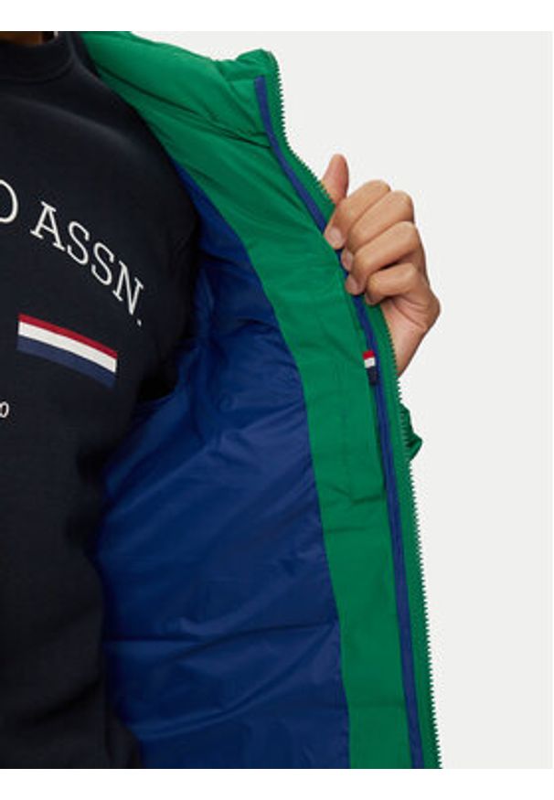 U.S. Polo Assn. Kurtka zimowa MUP3600 Zielony Regular Fit. Typ kołnierza: polo. Kolor: zielony. Materiał: syntetyk. Sezon: zima