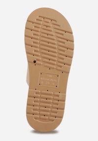 Born2be - Ciemnobeżowe Klapki na Grubej Podeszwie z Dwoma Klamrami Xenienne. Okazja: na co dzień. Kolor: beżowy. Materiał: jeans. Wzór: ażurowy. Styl: casual, klasyczny #2