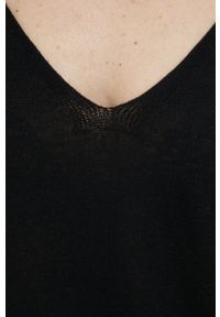 GAP sweter lniany damski kolor czarny lekki. Kolor: czarny. Materiał: len