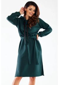 Infinite You - Bluzowa sukienka z kapturem bawełna premium zielona. Okazja: na co dzień, do domu, na spacer. Typ kołnierza: kaptur. Kolor: niebieski, zielony. Typ sukienki: sportowe, proste, oversize. Materiał: bawełna. Długość rękawa: długi rękaw. Sezon: zima, jesień. Styl: sportowy, casual, elegancki. Długość: midi #1