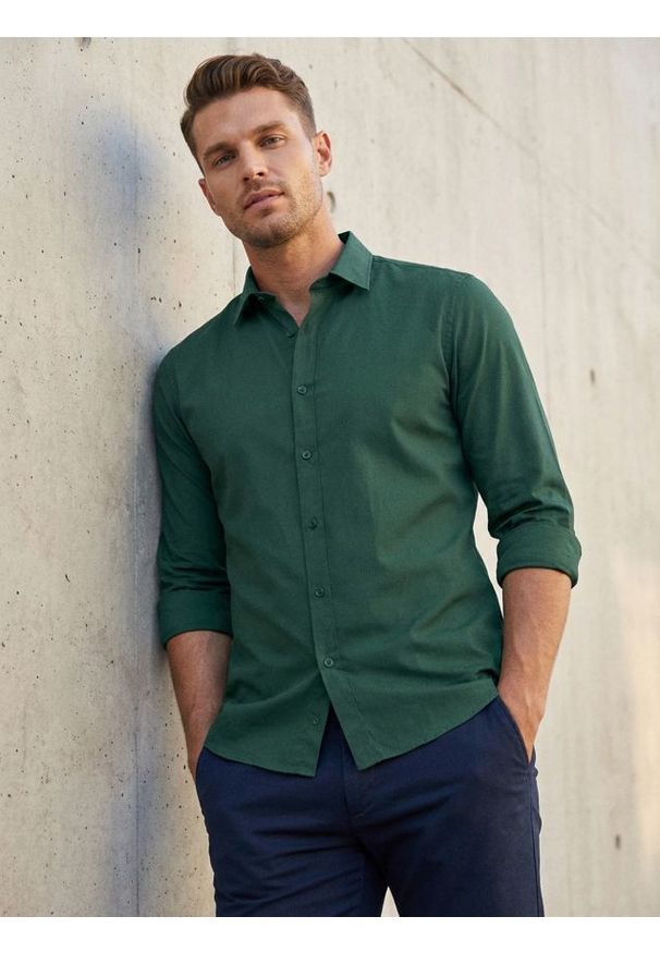 Sinsay - Gładka koszula basic - zielony. Kolor: zielony. Wzór: gładki