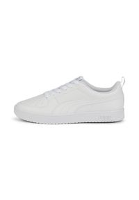 Buty do chodzenia męskie Puma Rickie. Zapięcie: sznurówki. Kolor: biały. Materiał: skóra ekologiczna, materiał, syntetyk. Szerokość cholewki: normalna. Sport: turystyka piesza
