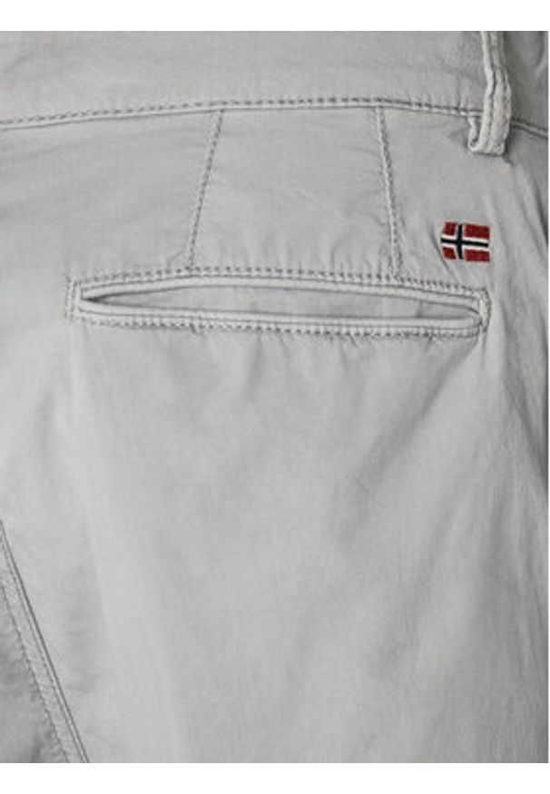 Napapijri Chinosy M-Puyo NP0A4H98 Szary Slim Fit. Kolor: szary. Materiał: bawełna