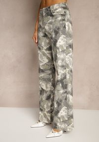 Renee - Szare Bawełniane Jeansy High Waist o Szerokim Kroju Moro Lisanela. Okazja: na co dzień. Stan: podwyższony. Kolor: szary. Wzór: moro. Styl: casual #4