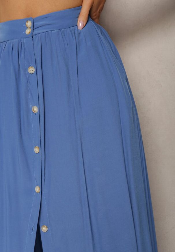 Renee - Niebieska Rozkloszowana Spódnica Maxi z Gumką w Talii i Kieszeniami Kendrani. Okazja: na imprezę, na co dzień. Kolor: niebieski. Styl: casual, elegancki