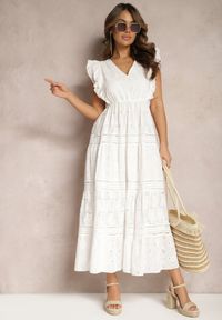 Renee - Biała Haftowana Sukienka z Bawełny z Rozkloszowanym Dołem z Koronką i Falbankami Xirina. Typ kołnierza: kołnierz z falbankami. Kolor: biały. Materiał: bawełna, koronka. Wzór: koronka, haft. Sezon: wiosna, lato. Długość: maxi #2