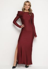Born2be - Bordowa Dopasowana Sukienka z Rozcięciem i Asymetrycznym Dekoltem Ravielis. Okazja: na imprezę. Kolor: czerwony. Długość rękawa: długi rękaw. Typ sukienki: asymetryczne. Styl: elegancki, klasyczny #1