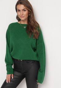 Born2be - Zielony Luźny Sweter z Miękkiej Dzianiny Felilai. Kolor: zielony. Materiał: dzianina. Sezon: jesień, zima #1