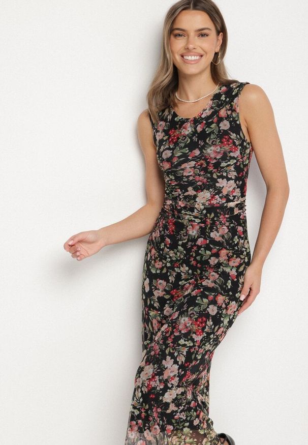 Born2be - Czarna Dopasowana Sukienka w Kwiaty Meluvea. Okazja: na co dzień. Kolor: czarny. Materiał: jeans. Wzór: kwiaty. Typ sukienki: proste. Styl: klasyczny, casual