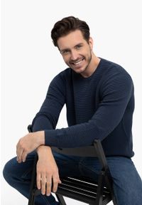 Volcano - Prążkowany sweter S-MONO. Okazja: na co dzień. Materiał: prążkowany. Wzór: prążki, ze splotem. Styl: casual, klasyczny, elegancki