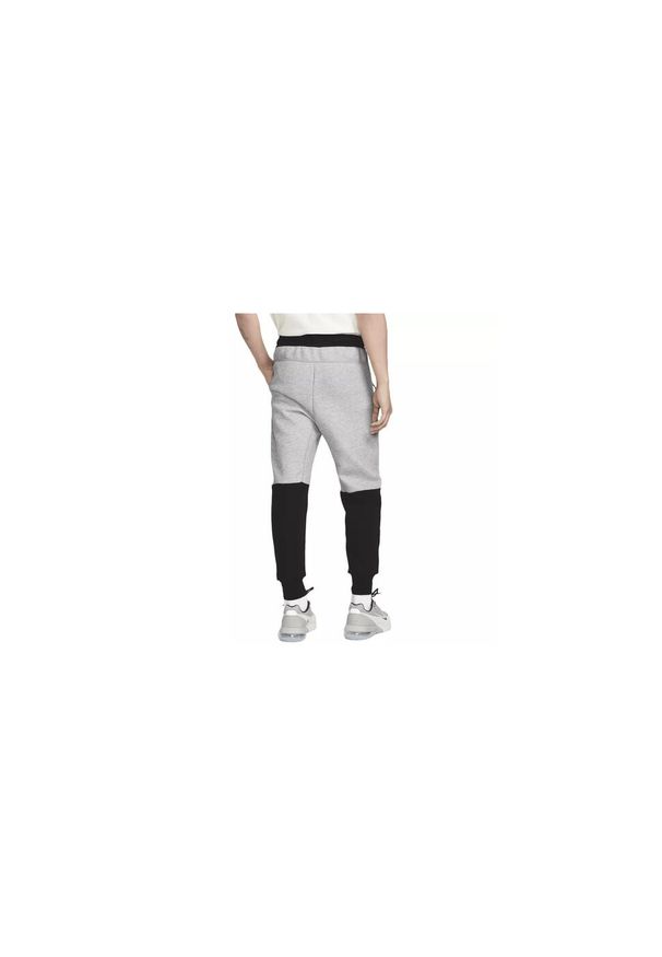 Spodnie sportowe męskie Nike Tech Fleece. Kolor: czarny, szary, wielokolorowy. Materiał: dresówka