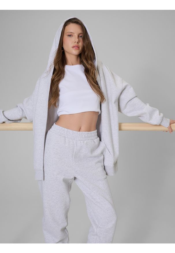 4f - 4F Bluza dresowa regular z kapturem damska - szara S. Okazja: na co dzień. Typ kołnierza: kaptur. Kolor: szary. Materiał: dresówka. Styl: casual