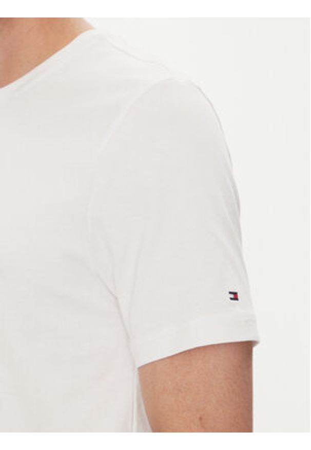 TOMMY HILFIGER - Tommy Hilfiger T-Shirt Tropical Floral MW0MW39353 Biały Regular Fit. Kolor: biały. Materiał: bawełna