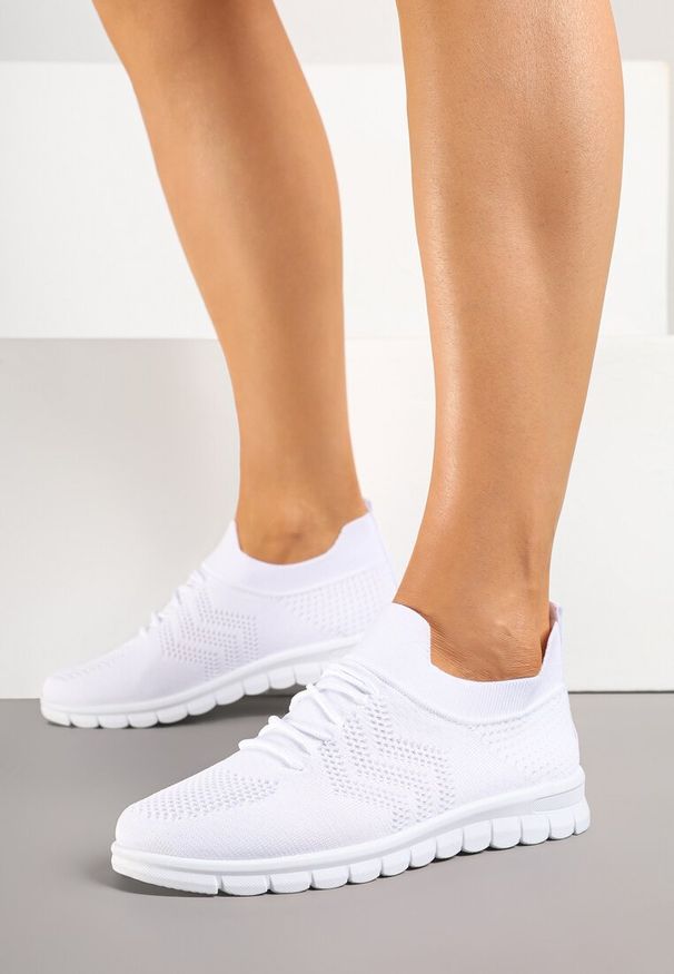 Renee - Białe Buty Sportowe Sneakersy z Elastyczną Cholewką Turezia. Okazja: na co dzień, na spacer. Kolor: biały. Materiał: jeans. Szerokość cholewki: normalna. Sport: turystyka piesza