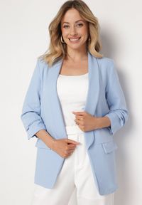 Born2be - Jasnoniebieska Marynarka Thaelenia. Kolor: niebieski. Wzór: aplikacja, jednolity. Styl: elegancki