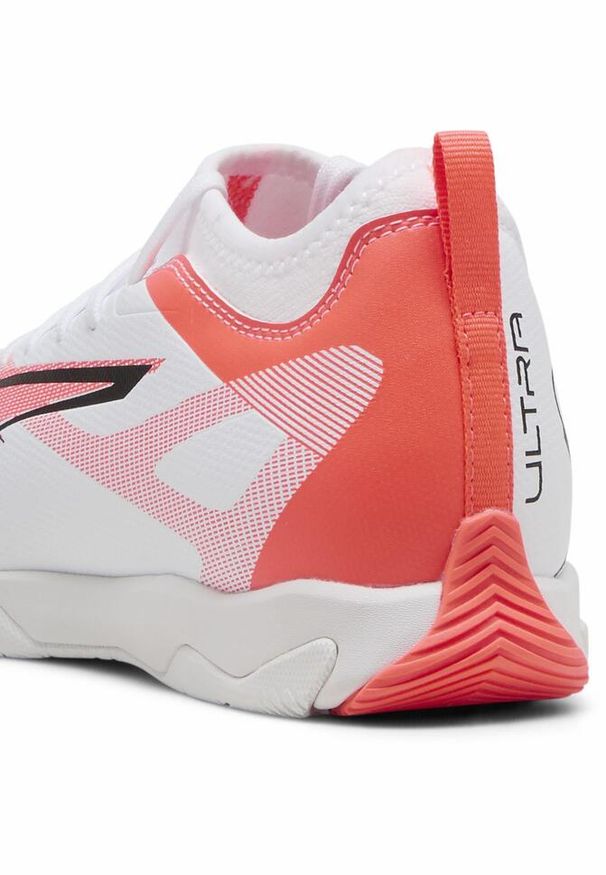 Puma - Młodzieżowe buty piłkarskie ULTRA 5 MATCH IT, średnia wysokość PUMA. Kolor: biały, czarny, czerwony, wielokolorowy. Materiał: guma. Szerokość cholewki: normalna. Sport: piłka nożna