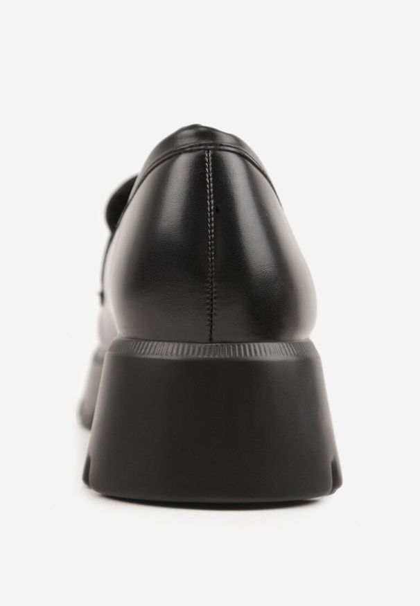 Born2be - Czarne Mokasyny na Grubej Tłoczonej Podeszwie Dorikharei. Okazja: na co dzień. Kolor: czarny. Materiał: prążkowany, jeans. Styl: casual, klasyczny, elegancki