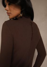 Renee - Brązowa Bluzka z Bawełny z Guzikami z Tyłu Tuselia. Okazja: na imprezę, na co dzień. Kolor: brązowy. Materiał: bawełna. Styl: casual #3