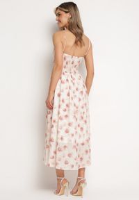 Born2be - Różowo-Beżowa Rozkloszowana Sukienka w Florystyczny Print z Chokerem Różą Jomeria. Okazja: na co dzień. Typ kołnierza: dekolt w kształcie V. Kolor: różowy. Długość rękawa: krótki rękaw. Wzór: nadruk. Styl: casual #3