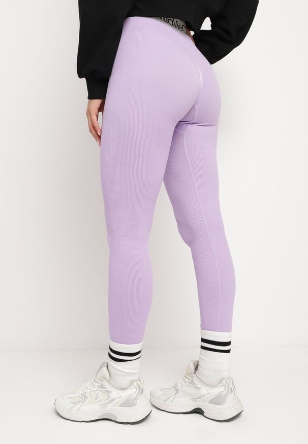 Born2be - Jasnofioletowe Elastyczne Legginsy z Szeroką Gumą w Pasie Rindama. Kolor: fioletowy. Materiał: guma. Styl: sportowy