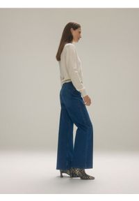 Reserved - Jeansy straight - niebieski. Kolor: niebieski. Materiał: jeans