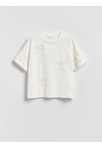 Reserved - Bawełniany t-shirt z aplikacjami - złamana biel. Materiał: bawełna. Wzór: aplikacja #1