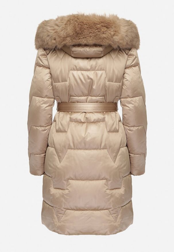 Born2be - Beżowa Pikowana Kurtka o Długim Kroju Ozdobiona Paskiem i Odpinanym Futerkiem Milirra. Okazja: na spacer. Kolor: brązowy. Materiał: futro. Długość: długie. Wzór: aplikacja. Styl: elegancki, wizytowy