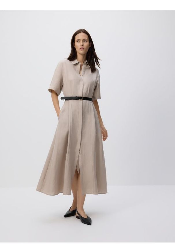 Reserved - Sukienka midi z lnem - beżowy. Kolor: beżowy. Materiał: len. Wzór: gładki. Długość: midi