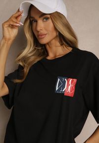 Renee - Czarna Koszulka z Bawełny z Ozdobnym Nadrukiem Olinesse. Okazja: na co dzień. Kolor: czarny. Materiał: bawełna. Wzór: nadruk. Styl: klasyczny, casual