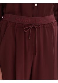 Marella Spodnie materiałowe Vanto 2523136065 Bordowy Regular Fit. Kolor: czerwony. Materiał: syntetyk