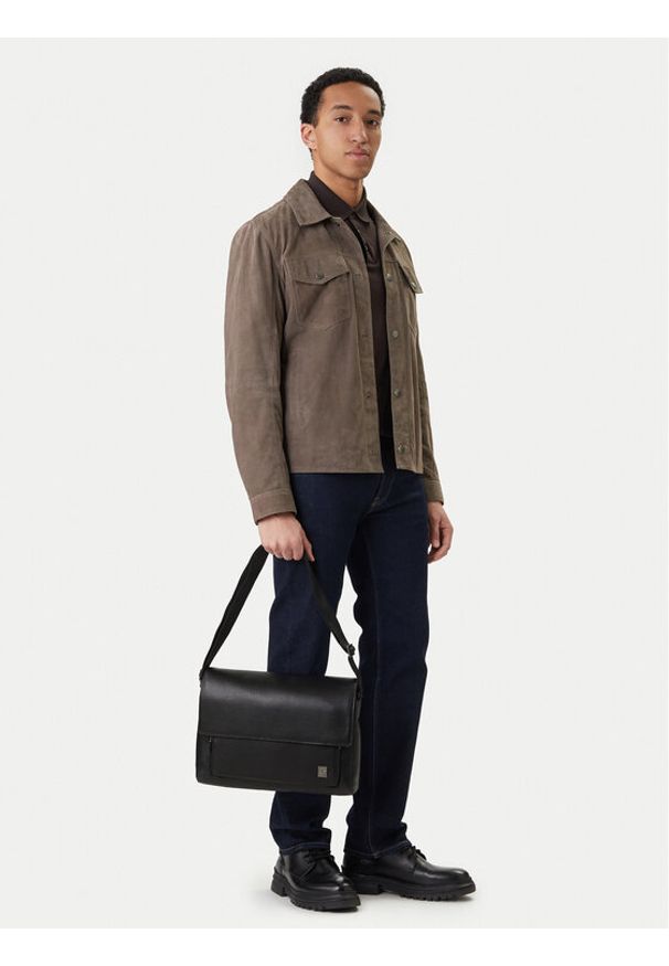 Calvin Klein Saszetka Emblem Hw Flap Messenger LV04D3299G Czarny. Kolor: czarny. Materiał: skóra