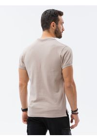 Ombre Clothing - Koszulka męska polo z dzianiny pique - piaskowy V5 S1374 - XXL. Typ kołnierza: polo. Kolor: szary. Materiał: dzianina. Wzór: haft. Styl: klasyczny