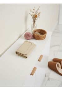 Sinsay - Gładki portfel na zatrzask - kremowy. Kolor: kremowy. Wzór: gładki #1