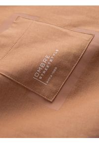 Ombre Clothing - T-shirt męski bawełniany z kieszonką - jasnobrązowy V7 OM-TSPT-0154 - XXL. Kolor: brązowy. Materiał: bawełna. Wzór: nadruk, aplikacja #8