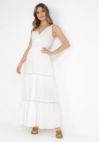 Born2be - Biała Sukienka Rhenemisa. Kolor: biały. Materiał: koronka. Długość rękawa: na ramiączkach. Typ sukienki: kopertowe. Długość: maxi