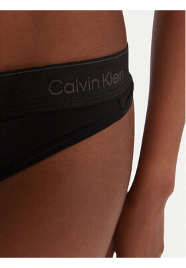 Calvin Klein Underwear Stringi LV00QF8549 Czarny. Kolor: czarny. Materiał: bawełna