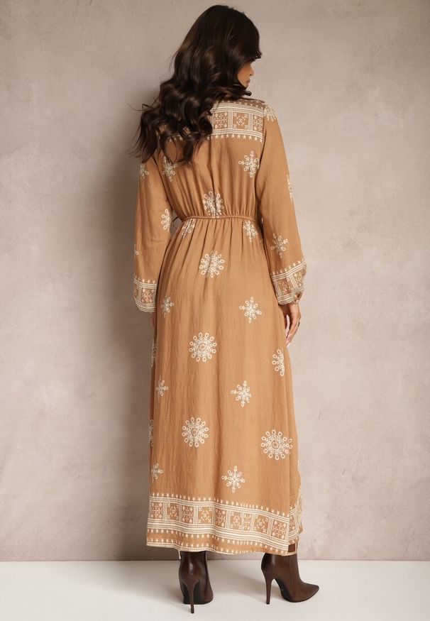 Renee - Beżowa Wzorzysta Sukienka z Wiskozą o Kopertowym Kroju z Gumką i Paskiem Zinalise. Typ kołnierza: dekolt w serek. Kolor: beżowy. Materiał: wiskoza. Typ sukienki: kopertowe. Styl: elegancki