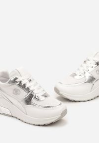 Renee - Białe Sznurowane Sneakersy z Ekoskóry z Siateczką i Ozdobnym Monogramem Vitalera. Kolor: biały. Wzór: aplikacja #3