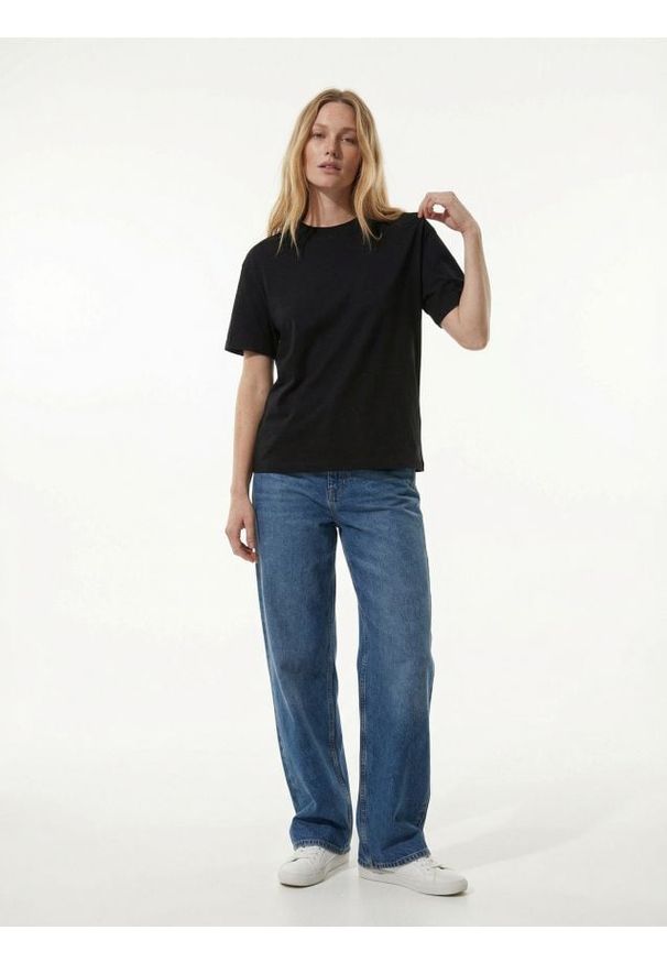 Sinsay - Bawełniana koszulka z krótkim rękawem - czarny. Kolor: czarny. Materiał: bawełna. Długość rękawa: krótki rękaw. Długość: krótkie