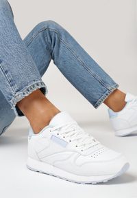 Born2be - Biało-Niebieskie Sneakersy z Przeszyciami Elistria. Okazja: na co dzień. Kolor: biały #3