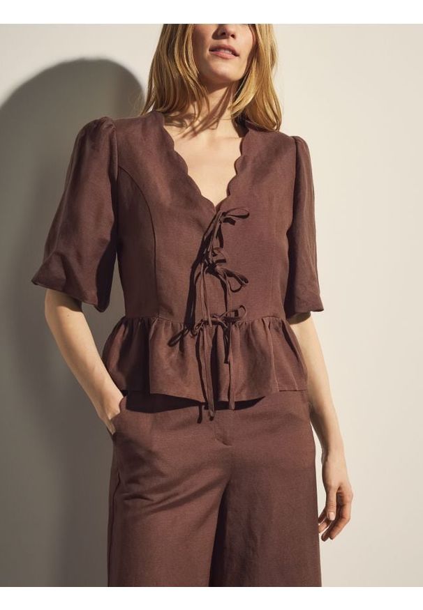 Reserved - Bluzka z lnem - brązowy. Kolor: brązowy. Materiał: len