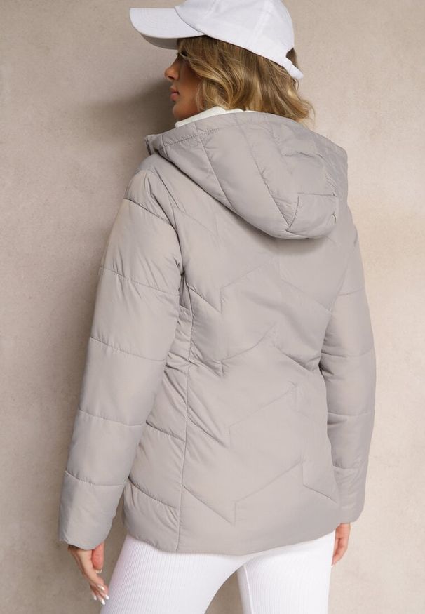 Renee - Jasnoszara Kurtka Pikowana z Kapturem z Możliwością Odpięcia Felathra. Typ kołnierza: kaptur. Kolor: szary. Materiał: jeans. Styl: elegancki