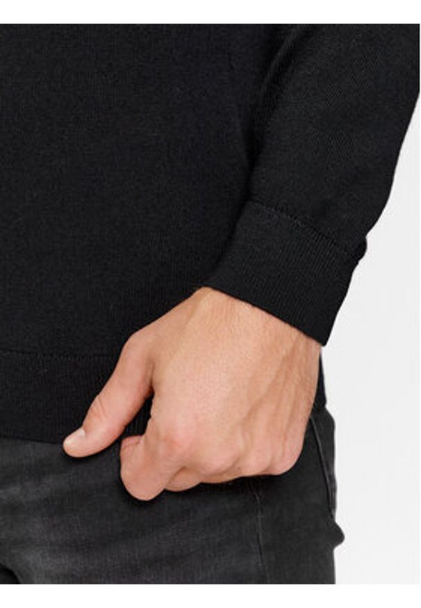 Karl Lagerfeld - KARL LAGERFELD Sweter 655013 534399 Czarny Regular Fit. Typ kołnierza: dekolt w karo. Kolor: czarny. Materiał: wełna