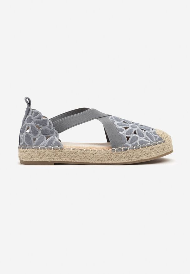 Born2be - Niebieskie Ażurowe Espadryle na Płaskiej Podeszwie z Paskami Eleandrel. Okazja: na spacer. Zapięcie: pasek. Kolor: niebieski. Materiał: jeans, jedwab. Wzór: ażurowy. Sezon: wiosna. Obcas: na płaskiej podeszwie. Styl: klasyczny, elegancki