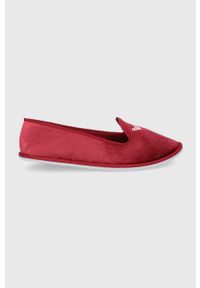 EA7 Emporio Armani Kapcie kolor czerwony. Nosek buta: okrągły. Kolor: czerwony. Materiał: guma