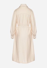 Born2be - Beżowa Wiskozowa Sukienka o Koszulowym Kroju z Paskiem z Klamrą i Kieszeniami Lisavianna. Okazja: na co dzień, do pracy, na spotkanie biznesowe. Kolor: beżowy. Materiał: wiskoza. Długość rękawa: długi rękaw. Typ sukienki: koszulowe. Styl: biznesowy, klasyczny, casual, elegancki #2