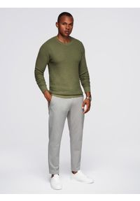 Ombre Clothing - Strukturalny sweter męski z okrągłym dekoltem – oliwkowy V1 - Rozmiar: XL. Okazja: na co dzień. Kolor: oliwkowy. Materiał: wiskoza, dzianina, jeans, elastan, nylon. Wzór: ze splotem. Styl: casual #5