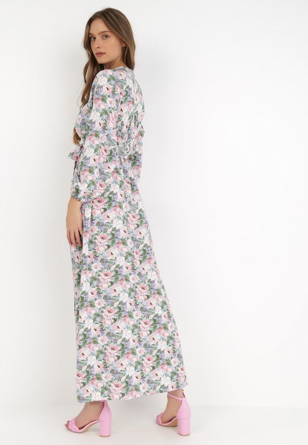 Born2be - Jasnoniebieska Sukienka Partharpia. Typ kołnierza: kokarda. Kolor: niebieski. Materiał: tkanina, materiał. Wzór: aplikacja, kolorowy, kwiaty. Typ sukienki: kopertowe, rozkloszowane. Długość: maxi