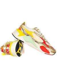 Buty do chodzenia dla dzieci Puma RSX3 Haribo JR. Zapięcie: sznurówki. Kolor: żółty. Materiał: syntetyk, materiał. Szerokość cholewki: normalna. Sport: turystyka piesza