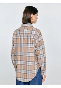 Big-Star - Koszula damska flanelowa w kratę beżowa Notina 801. Okazja: na co dzień. Typ kołnierza: kołnierzyk klasyczny. Kolor: beżowy. Materiał: tkanina. Wzór: kratka. Styl: klasyczny, casual #5